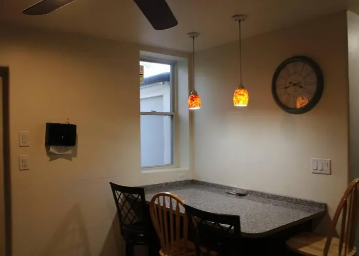 Entire And Free Laundry In Heart Of Oakland Appartement *